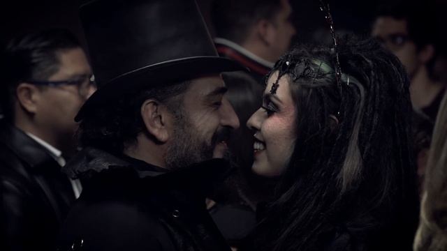 Los Amantes de Lola - Beber de tu sangre | XXX Aniversario смотреть онлайн