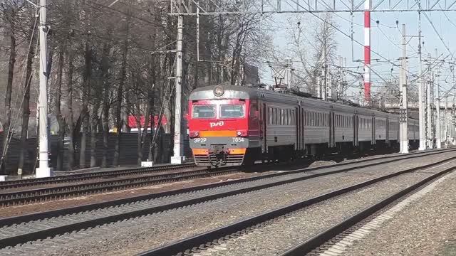 Электропоезд ЭР2Р-7054 (ТЧ-26) пригородный поезд № 6820 Москва - Куровская.