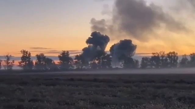 ⚡️Редкие кадры: Су-34 работает с крайне малой высоты, затем резко уходит вверх. смотреть онлайн