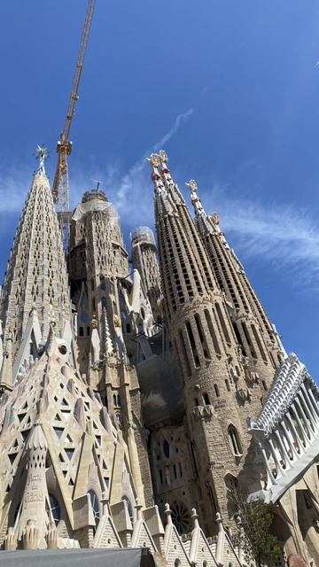 Travel to #Barcelona at least once in your life! #travels #vacation #sisters #memories #trip смотреть онлайн