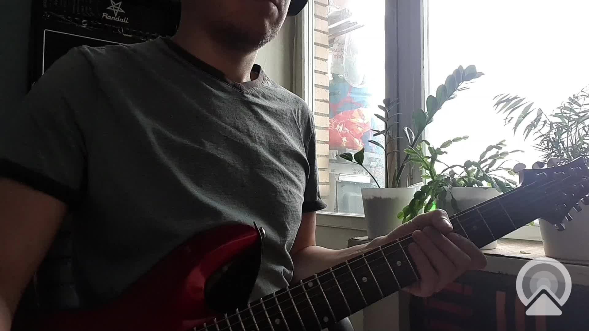 Играю на гитаре