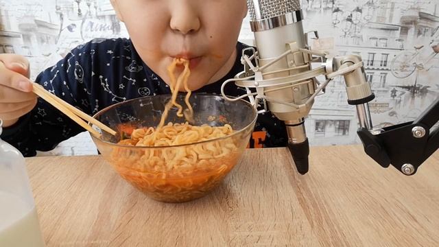 ASMR HOT NOODLES(Super Spicy) | АСМР ОСТРАЯ ЛАПША(Супер Остро) (made in Korea) смотреть онлайн