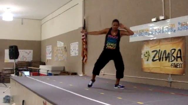 Hit the Floor - Twista featuring Pitbull - Zumba смотреть онлайн