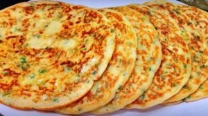 Капустная лепешка на сковороде на завтрак.