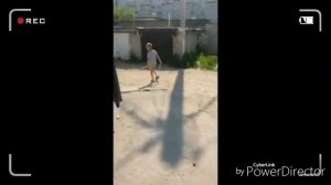 Пацан в трусах