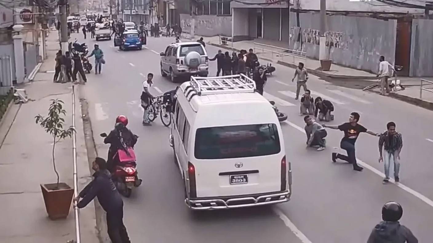 ЗЕМЛЕТРЯСЕНИЕ глазами очевидцев. Землетрясение как оно есть - впечатляющие кадры! смотреть онлайн