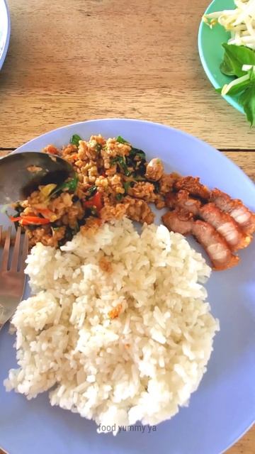Rice with stir-fried pork and basil and crispy pork price 1.29$ | very spicy thai food смотреть онлайн