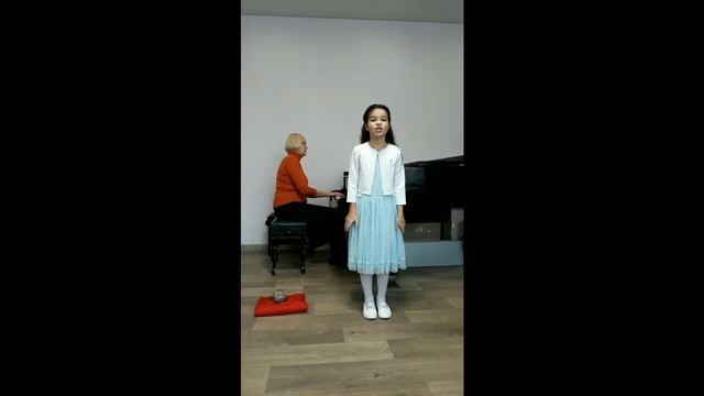 муз. и сл. Н. Стахорской "Нічничок"; муз. И. Францескевич, сл. С. Зубко "Уважаемая собака" смотреть онлайн