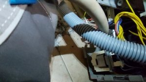 стиральная машина Electrolux плохо стирает, не отжимает