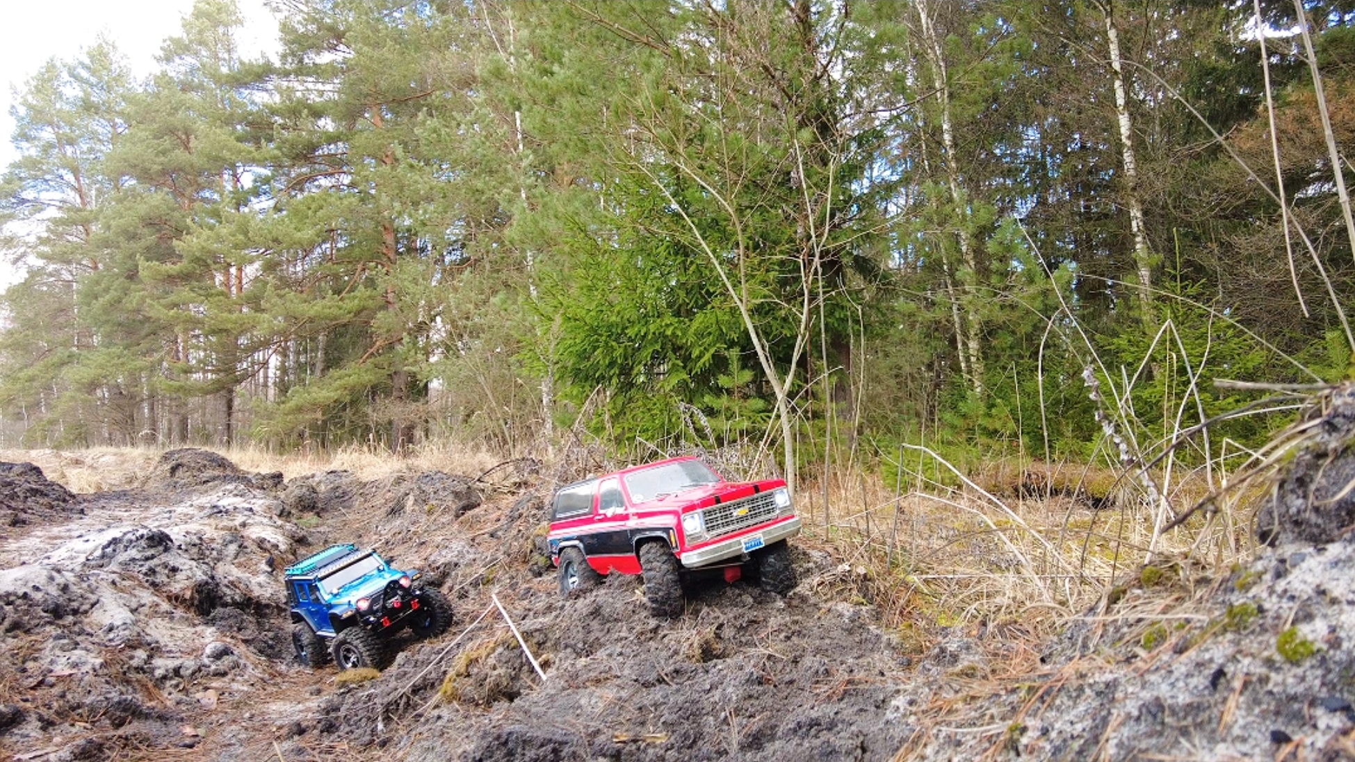 Мини трасса для грузовиков, но сначала тестовый проезд на трофийках. смотреть онлайн