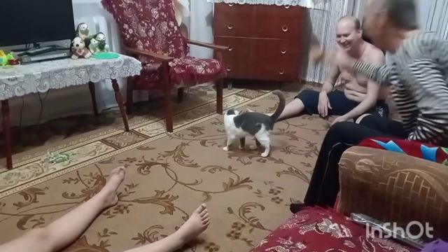 папа с дочкой играет и немного вязания смотреть онлайн