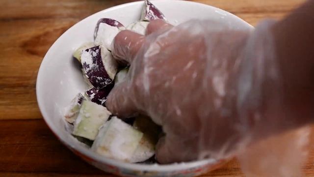How to cook eggplant and potatoes :: Chinese sautéed potato eggplants :: Delicious food смотреть онлайн
