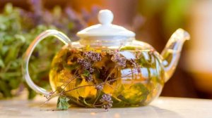 Вот почему вредно пить чай без сахара