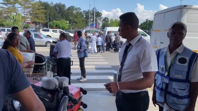 МАДАГАСКАР, апрель 2024. Перелёт, миллионы и первое колесо. 1 СЕРИЯ смотреть онлайн