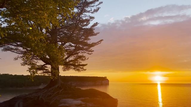 Backpacking the 42 Mile Pictured Rocks Lakeshore | DISCOVERING смотреть онлайн