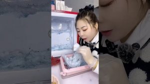 АСМР поедание жёсткого льда со снегом из морозилки!