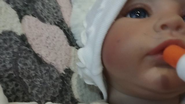 1 часть ухаживаю за миланой смотрит мультики и я ей делаю домик смотреть онлайн