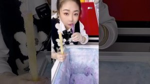 Жёсткий хруст от поедания ледяных трубочек из морозилки!