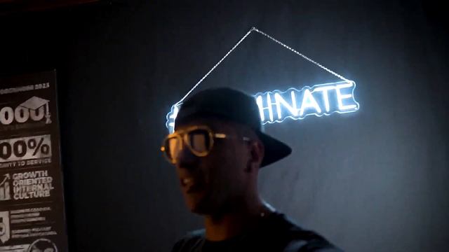 I Got A Custom Neon Sign For My Home Office смотреть онлайн