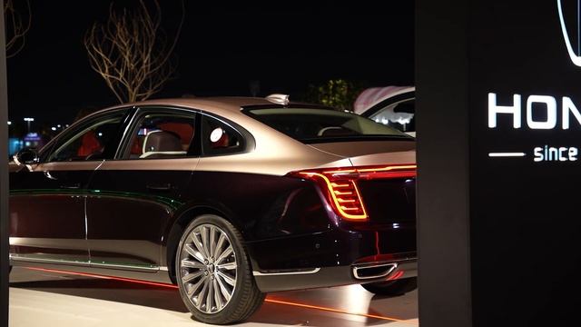 HONGQI Vehicle Display at Al Qana Waterfront Abu Dhabi смотреть онлайн