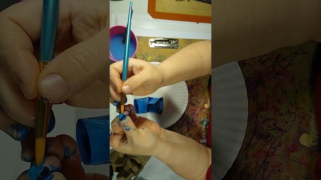 Toilet Paper Sculpture: Part 2- Painting Your Sculpture смотреть онлайн