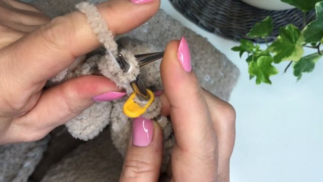 Вязаная НАКИДКА НА СТУЛ со спинкой , спицами. смотреть онлайн