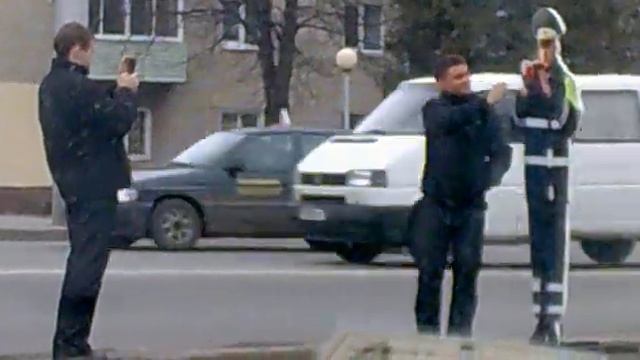 Картонный ГАИшник.mp4 смотреть онлайн