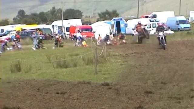 Scottish Motocross Rider Goes Over Bars смотреть онлайн