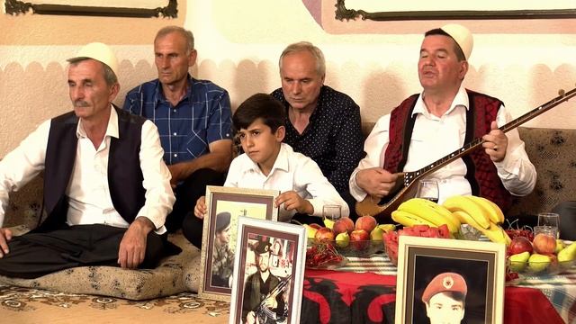 BEHXHET KORPUZI & LULZIM SHALA - Tre heronjtë e Kleqkës смотреть онлайн