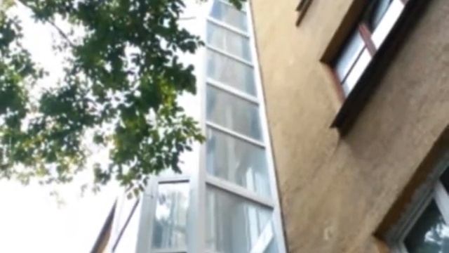 Стеклянная шахта, как едет лифт из нутри смотреть онлайн