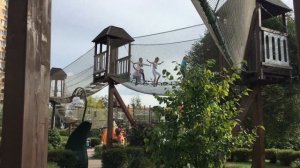 Московская область. ЗАО «Совхоз имени Ленина». Ариана на канатной дороге в парке «Лукоморье».