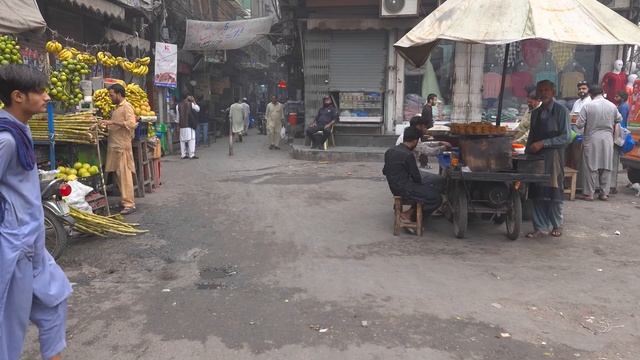 Daily Life In A Pakistani Street Market | 4K HDR Walking Tour Pakistan.