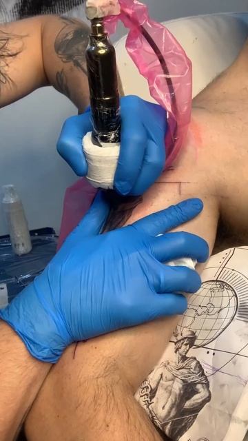 Hermes é um deus da mitologia grega, conhecido como o mensageiro dos deuses... смотреть онлайн