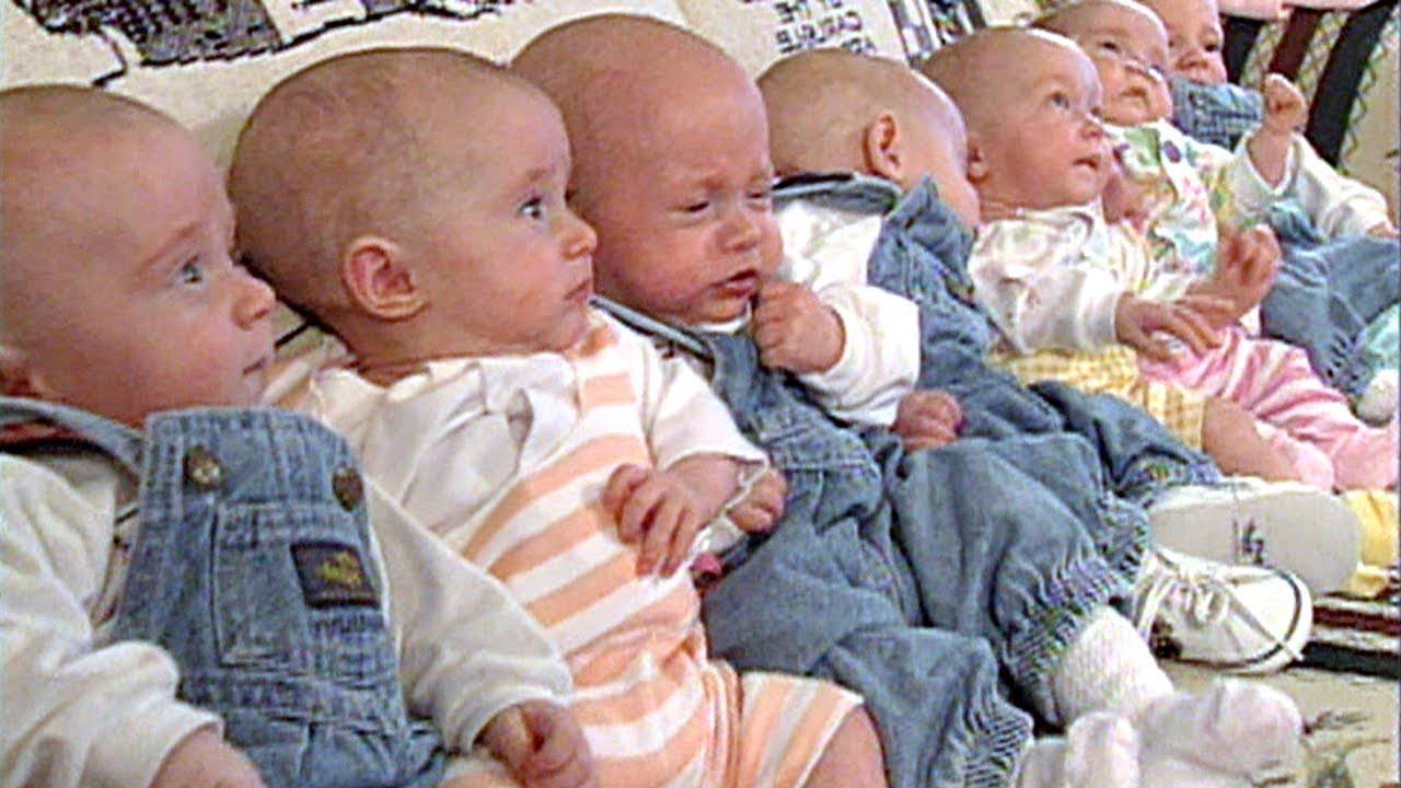 Помните первых в мире выживших семерняшек? Вот как они выглядят спустя 20 лет! смотреть онлайн