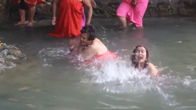 Sali nadi snan sostani purni open holy bath смотреть онлайн