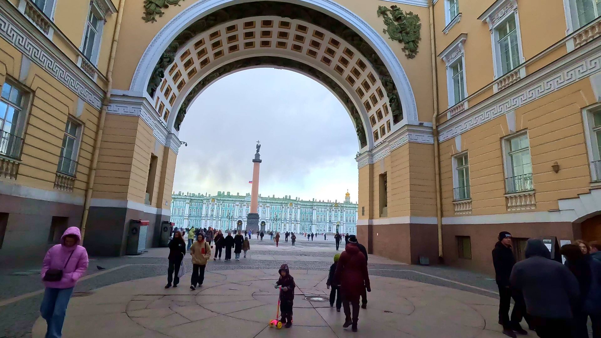 Александровская колонна. Кафе Пышечка смотреть онлайн