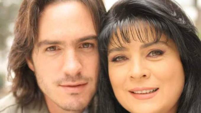 Брендон Стоун -Химия  Виктория и Херонимо  Victoria Y Jerónimo-Química