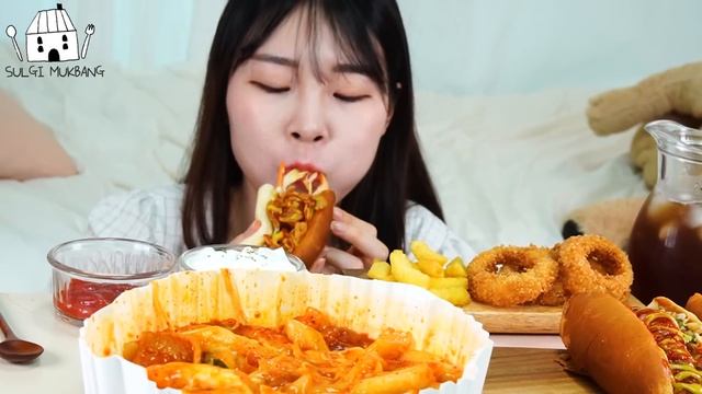 ASMR MUKBANG| 직접 만든 핫도그 치즈 떡볶이 먹방 & 레시피 FRIED CHICKEN AND Tteokbokki EATING смотреть онлайн