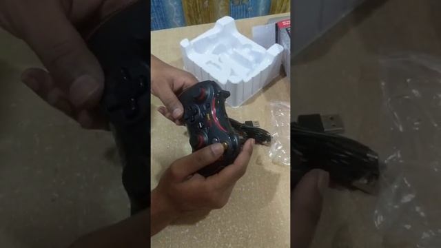 Redgear Pro Wireless Gamepad (Compatible with Windows 7/8/8.1/10 only) смотреть онлайн