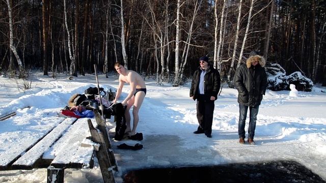 Купание в проруби. 2014 год