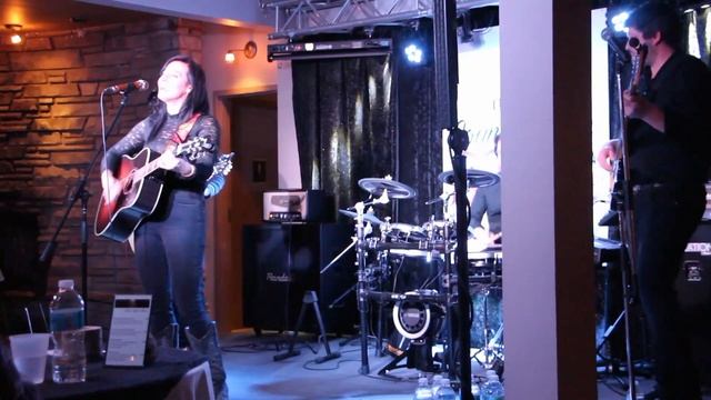 Earthquake Live - Stevie Jewel смотреть онлайн