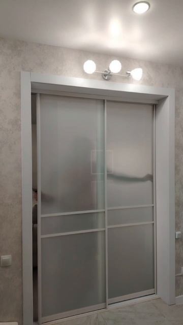 перегородка белая с матовым стеклом