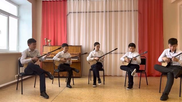 Е.Үсенов “Кербез сұлу”.Орындайтын “Аманат”домбырашылар ансамблі смотреть онлайн