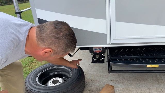 New Lance and Lift Kit смотреть онлайн