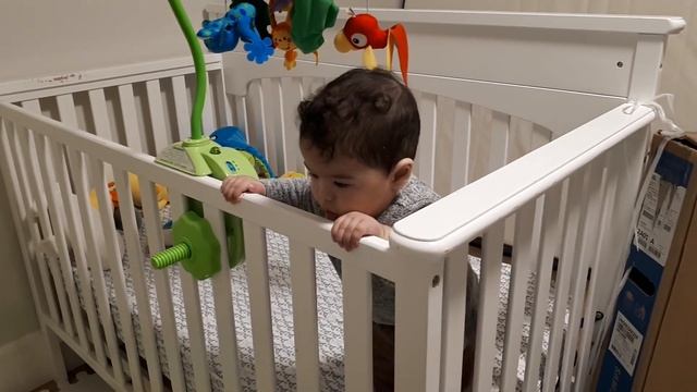 Baby pooping while standing - I counted. There were 5 in total. смотреть онлайн
