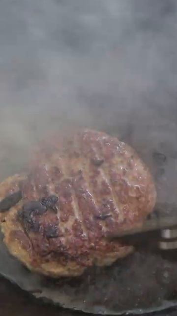 NY Steak Burger On Iron Cast
