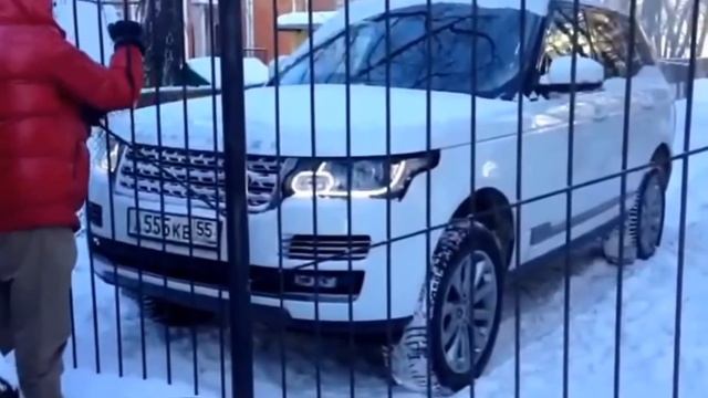Range Rover Vogue snow смотреть онлайн