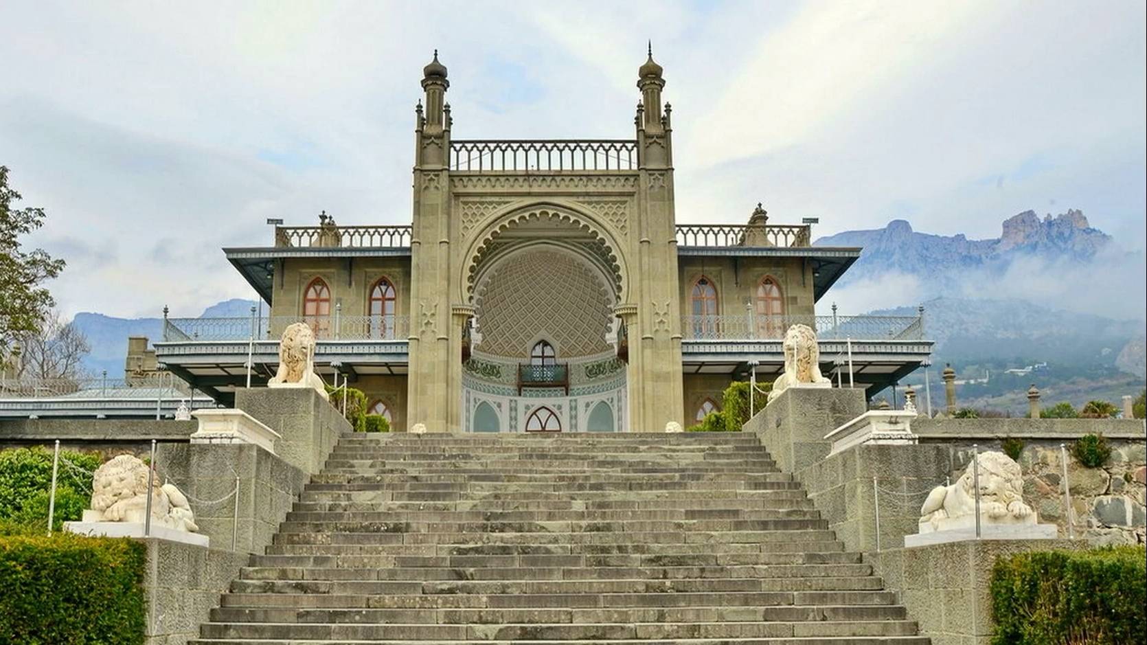 Воронцовский дворец в Крыму. смотреть онлайн