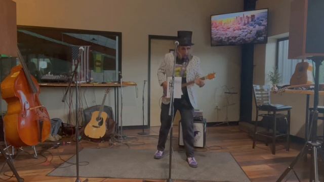 The Joker Steve Miller Band 3 String Cigar Box Guitar Carvin V3m amp Paradox Brewery NY смотреть онлайн