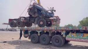 Восстановление разбитого грузовика.